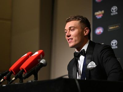 Blues star Cripps celebrates Brownlow win