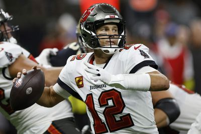 Exasperated Tom Brady flings helmet, tablet during Bucs-Saints