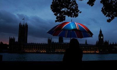 World leaders arrive to pay last respects to Queen as nation waits