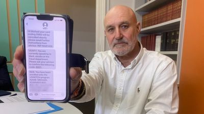 Adelaide man enlists help from former South Australian senator Nick Xenophon after losing $36,000 to scammers