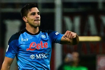Napoli make title statement at Milan to hold Serie A lead
