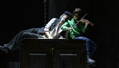 ‘Fiddler on the Roof’: Lyric Opera’s rethinking of classic musical emphasizes its historical reality as well as its wit