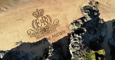 Artist pays tribute to Queen with mural drawn in sand on beach