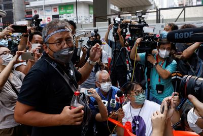 Head of Hong Kong journalists group charged with obstructing police