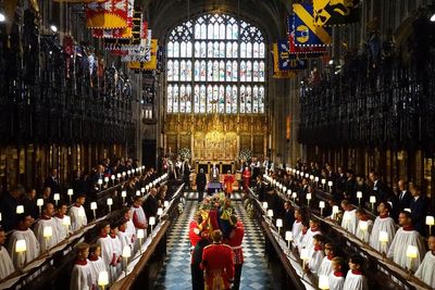 How much does the Queen’s coffin weigh and why is it lead-lined?