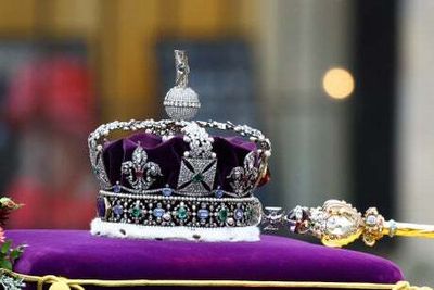 What is the Imperial State Crown on the Queen’s coffin?