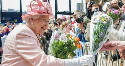 Royal mourners praise ‘beautifully written’ tribute to the Queen at London Underground station