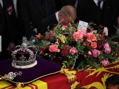 The touching note placed on top of the Queen’s coffin