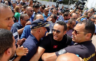 Tunisian police question Islamist leader