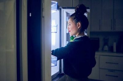 Eating at this hour is associated with lower depression and anxiety, study shows
