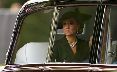 Kate pays tribute to Queen through jewellery choice