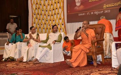One who bows before the Constitution is a true patriot: Pejawar seer