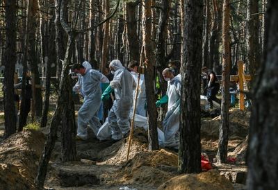 Kremlin dismisses mass burial discoveries as 'lies'