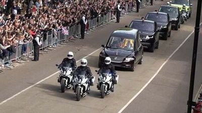 Queen's funeral procession leaves Hyde Park en route to Windsor
