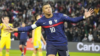 Mbappé flares up over use of his image in France team publicity shots