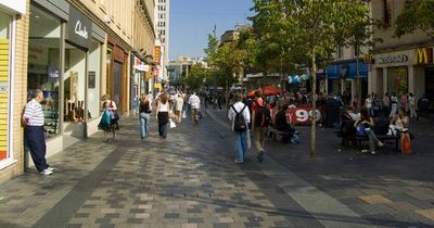 Amazing photos of Glasgow's Sauchiehall Street from the early 2000s