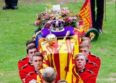 What is the Orb on the Queen's coffin and why is the Wand of Office broken in two?