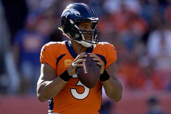 Russell Wilson leads sloppy Broncos past Texans 16-9