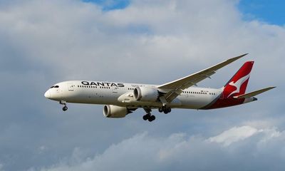 ‘Chicken or chicken?’ Qantas ditches vegetarian meals on some domestic flights