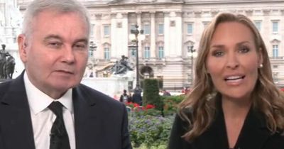 Eamonn Holmes makes another savage dig at Holly and Phillip after 'queue jump'