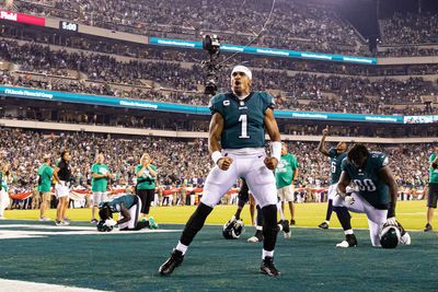 Jalen Hurts off to sizzling start for Eagles against Vikings