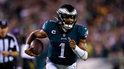 Hurts, so good! Eagles QB dominant in 24-7 win over Vikings