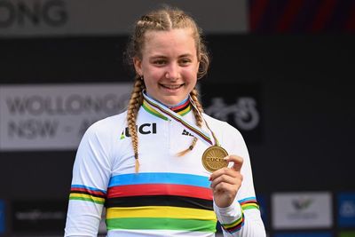 Zoe Backstedt and Joshua Tarling win junior time trials at Road Cycling World Championships