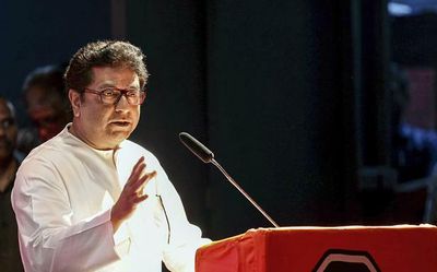 Raj Thackeray keeps everyone guessing on MNS-BJP alliance