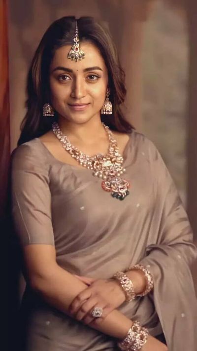 Trisha Krishnan made fans go awe over her beautiful ethnic looks