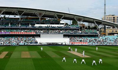 County cricket: Chelmsford carnage as 26 wickets fall in Essex v Lancashire