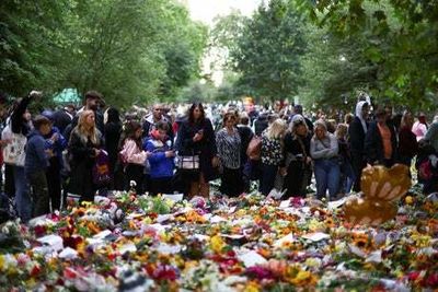 Queen’s death: When will floral tributes be removed from Green Park and Hyde Park, and what happens next?