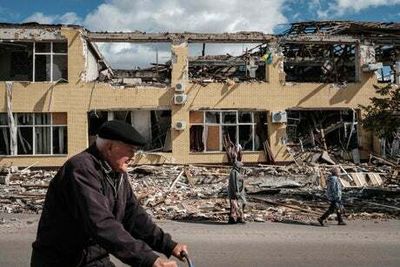 Donetsk: Missile strike ‘kills 13’ in separatist-run city in Ukraine