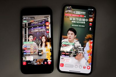 China's livestreaming sales king returns to screens after long absence