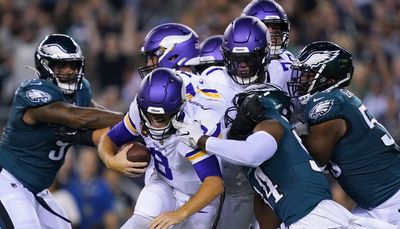 Vikings stumble in loss to Eagles