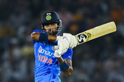 Pandya powers India to 208-6 against Australia in first T20