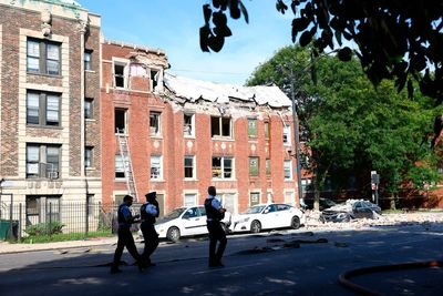 Officials: 6 injured in Chicago apartment building explosion