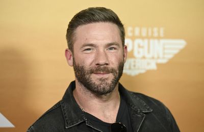 Julian Edelman tells story of epic encounter with the legendary Kobe Bryant