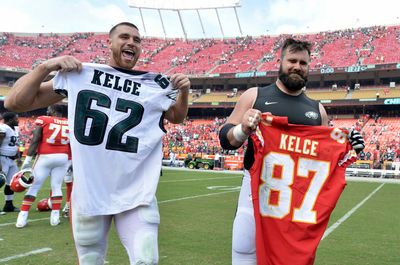 Chiefs TE Travis Kelce attended ‘Monday Night Football’ to support brother