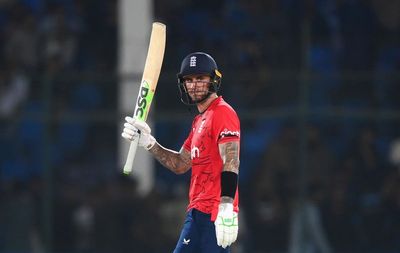 Alex Hales back with a bang as England win first T20 international in Pakistan