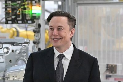 Musk to seek exemption from Iran sanctions for Web access