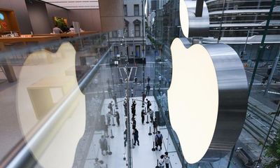 ‘Bully in a cheap suit’: Apple agrees to negotiate with Australian staff after union showdown