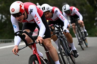 Swiss win world time-trial mixed relay as Van Vleuten crashes