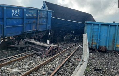 Schedule of various trains changed after 20 coaches of goods train derailed at DDU-Gaya route