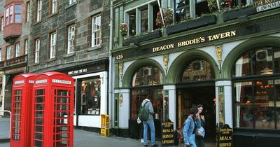 Historic Edinburgh pub sorry as American tourist 'forgotten by rude waitress'