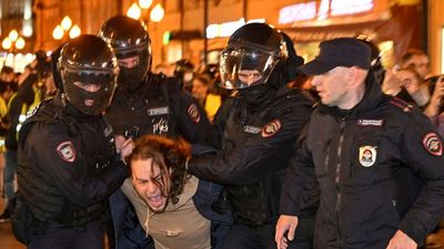 Over 1,300 Russians arrested in protests against Putin's "partial mobilization" order