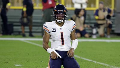 QB Justin Fields believes Bears are confident in him despite 11 passes vs. Packers