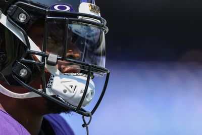 Ravens QB Lamar Jackson spotted wearing padded arm sleeve at practice on Wednesday