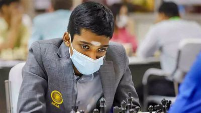 Julius Baer Cup: Indian GMs Erigaisi, Praggnanandhaa sail to quarterfinals