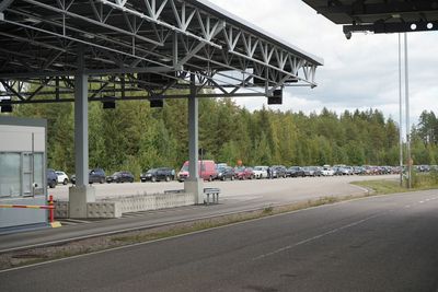 Finland mulls barring Russians from entering as border traffic grows