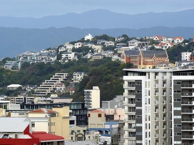 Kiwis shaken by 5.8 magnitude earthquake